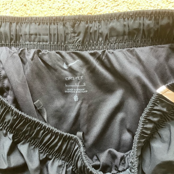 Nike running shorts in navy - Picture 3 of 3